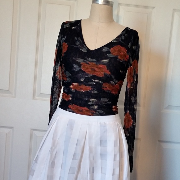 Anthropologie Meadow Rue Shirred V Neck - Picture 5 of 8